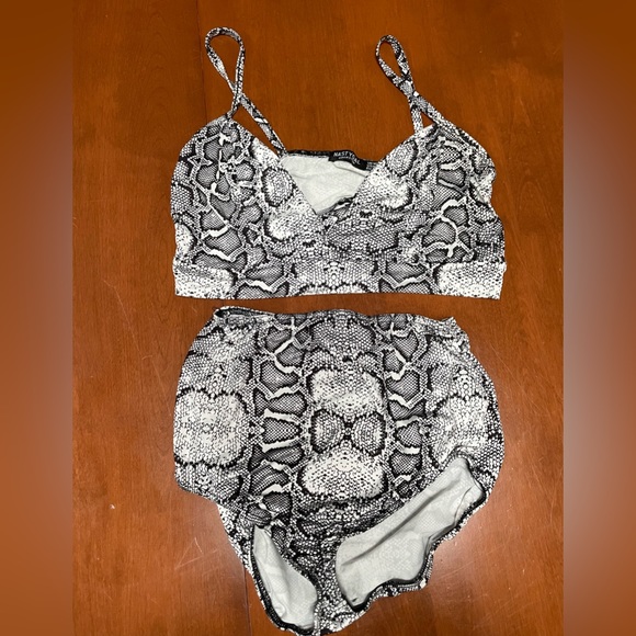 Snakeskin two piece set - Picture 1 of 4